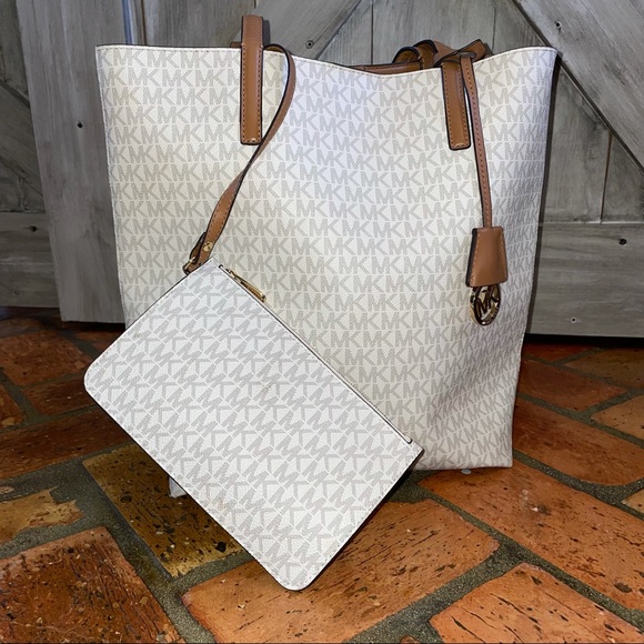 Michael Kors Handbags - Michael Kors Handbag Tote Purse Signature Vanilla